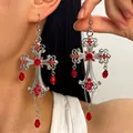 Orecchini a croce gotica con strass rossi e perline a goccia di sangue per Halloween - Stile Croce Vuota Gotica Pietra Rossa con Goccia Rossa (8126) / Argento (Pietra Rossa)