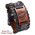 Dettaglio del totem corvo vichingo su bracciale punk in pelle PU marrone da uomo - Pelle PU Uccello Marrone + Rosso Antico