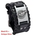 Dettaglio del bracciale vichingo in pelle PU nera con emblema di corvo in argento antico - Pelle PU Uccello Nero + Argento Antico