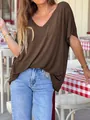 T-shirt marron à col en V décontracté avec tissu texturé pour un look d'été - S / Hauts / Marron