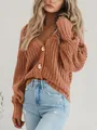 Detalle de cárdigan naranja de punto grueso para mujer con botones grandes y cuello en V. - XS / Tops / Rojo Anaranjado