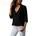 Vista detallada de camisa negra de manga larga para mujer con escote en V profundo - Negro