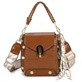 Piccola ed elegante borsa a tracolla marrone con motivo coccodrillo e tracolla larga - Marrone