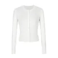 Vooraanzicht van een wit slim fit kort gebreid vest met knoopsluiting - S / Tops / Broken Wit