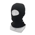 Vue latérale d'une cagoule en tricot noir pour une protection hivernale sur un mannequin - Taille Unique(56-58cm) / Noir