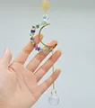 Attrape-soleil lune fait main avec améthyste naturelle et prisme en boule de cristal. - Carillon à Vent Lune Fluorine Verte