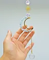 Attrape-soleil lune fait main avec pierres d'amazonite et boule de cristal à prisme - Carillon à Vent Lune Aigue-Marine Teinte