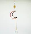 Attrape-soleil lune fait main avec éclats roses et boule de cristal - Carillon à Vent Lune Opale Rose Teinte