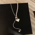 Elegante collar de perlas y cadena de plata con colgante de corazón mate en caja negra - Collar-Plata-Corazón-Empalme de Perlas