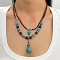Set di collane a doppio strato turchese retrò boho con perle di legno - Stile Cordino in Pelle Finta Turchese Goccia Intagliata (07 Bianco K 0795)
