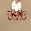 Rote metallgespritzte Blumenohrringe mit weißen Punkten und feinen 925er Silbernadeln - Rot