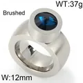 Bague en acier inoxydable brossé avec une grande pierre précieuse bleue facettée - Taille 6 / Coupe régulière / Style Strass Bleu Foncé Argenté (KR29534-KC)
