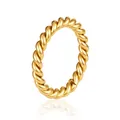 Close-up detail of a minimalist gold-plated stainless steel twisted rope ring for women - Size 6 / Chunky Cable Knit / Gold