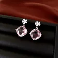 Boucles d'oreilles élégantes avec zircon rose taille coussin et fleur sur tige argent - Paire de Boucles d'Oreilles / Argent-Rose