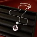 Élégant collier en argent orné d'une pierre rose taille coussin et d'un détail de fleur - Collier Seul / Argent-Rose