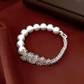 Elegant parelarmband met zirkonia en zilveren afwerking op luxe rode stof - Armband (21#) / Zilver