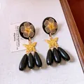 Elegante 14k vergulde kwastoorbellen met zwarte druppels en florale vlinderaccenten. - Oorknopjes Met Kwastje (11#) / Goud-Zwart