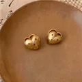 Eleganti orecchini a cuore in oro opaco con pois marroni e finitura vintage a goccia - Orecchini / Oro