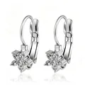 Clips d'oreilles fleur en acier inoxydable avec cristaux pour oreilles non percées - Boucles d'oreilles dormeuses fleur à 5 diamants (Clip) / Acier