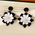 French vintage style black and white acrylic flower stud earrings with gold accents - Silver Needle-White-Black