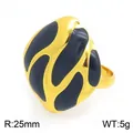Anillo chapado en oro con un patrón de esmalte negro abstracto y superficie ancha - Talla única / Estilo con Patrón Negro (KR116249-SP)