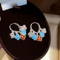 Boucles d'oreilles créoles fleurs en zircon avec breloques émail bleu et orange - Créoles-Argent-Multicolore (Plaqué Or)