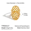 Makroansicht mit Abmessungen und Gewicht für diesen 18K vergoldeten Edelstahlring. - Hohl Gitter Strass Stil (YYR026117)