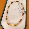 Vista detallada de la pulsera estilo Maillard con piedras ojo de tigre y cuentas de vidrio - Pulsera Estilo 3