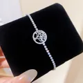 Primer plano de la pulsera Árbol de la Vida con circonitas en cojín de terciopelo - Estilo Árbol de la Vida (4# Pulsera-Plateado) / Plateado