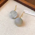 Geometrische runde Muschel-Ohrhänger mit Goldhaken für Damen, stilvoller Schmuck - Haken-Stil / Gold mit weißer Muschel