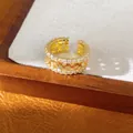 Eleganter 14K vergoldeter doppelschichtiger Blumenring mit funkelnden Zirkonia-Steinen - Gold
