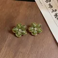 Vintage groene geplooide bloem oorknopjes met heldere strass steen en gouden rand - Geplooide Bloem met Vijf Blaadjes (Zilveren Stift)