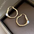 Vergoldete Creolen im französischen Vintage-Stil mit weißen Perlen für Damen - Gold