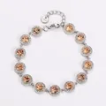 Detailansicht eines silbernen Edelstahlarmbands mit champagnerfarbenen Zirkonia-Steinen. - Armband / Einzelartikel / Silber
