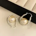 Boucles d'oreilles vintage en argent plaqué or 18 carats avec perles crème design goutte - Argent (Plaqué Or Blanc)