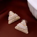 Élégantes boucles d'oreilles clips triangle plaquées or 18 carats avec zircons et perles - Boucles d'oreilles clips triangulaires / Or