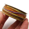 Detailansicht von buntem 1,2 mm Baumwollfaden mit Goldglitzer für kreative DIY-Projekte - Größe 4 Ca. 1,2MM 18M / Gelb Orange Violett Grün Farbverlauf (C59)