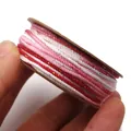 Nahaufnahme von 1,2 mm Baumwollfaden mit rosa Farbverlauf und goldenen Glitzerakzenten - Größe 4 Ca. 1,2MM 18M / Pink Rot Weiß Farbverlauf (10)