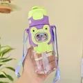 Niedliche Kinder-Trinkflasche mit Frosch-Motiv, Strohhalm und verstellbarem Tragegurt - 550ml / XJ-2045 Kunststoffbecher / Grün Violett