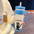 Großer blau-weißer isolierter Edelstahlbecher mit Griff, Strohhalm und Katzen-Aufdruck - 700ml / Blau Weiß Schwarze Katze