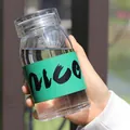 Ins-Stil tragbare Glaswasserflasche mit grünem Schutzmantel und schönem Aufdruck - 450ml / Grün