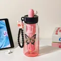 Ästhetische rosa Glaswasserflasche mit Schmetterlingsprint und schwarzem Perlenband - 700ml / Schmetterlingsmuster / Schwarz Rosa