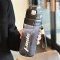 Schwarze tragbare Sport-Plastikwasserflasche mit SPORT-Aufdruck und praktischer Schlaufe - 7331 Sport-Sprühflasche-Schwarz (750ml)