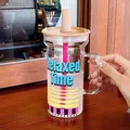 Gobelet en verre élégant avec poignée et paille, décoré du motif 'Relaxed Time'. - 600ml / Style Marron (GP-4170) / Marron