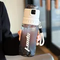 Handliche Sport-Wasserflasche mit Strohhalm und Trageschlaufe in Rauchgrau - 7331 Sport-Sprühflasche-Weiß (750ml)