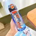 Blaue Sportwasserflasche mit orangefarbenem Klappdeckel und integriertem Teesieb im Detail - 820ml / Blau