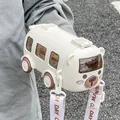 Kreative tragbare busförmige Kinderwasserflasche in Cremeweiß mit Strohhalm und Schultergurt - Autoform (440) / Einzelstück / Weiß