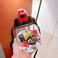 Nahaufnahme der niedlichen Hasen-Trinkflasche mit Trageriemen - 1000ml / Beeren-Muster / Schwarz