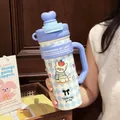 Süße blau-weiß karierte Edelstahl-Isolierflasche mit Griff und Cartoon-Hundemotiv - 700ml / Blau Kariert