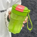 Portable green plastic coffee cup with straw and carrying strap - 500ml / Green